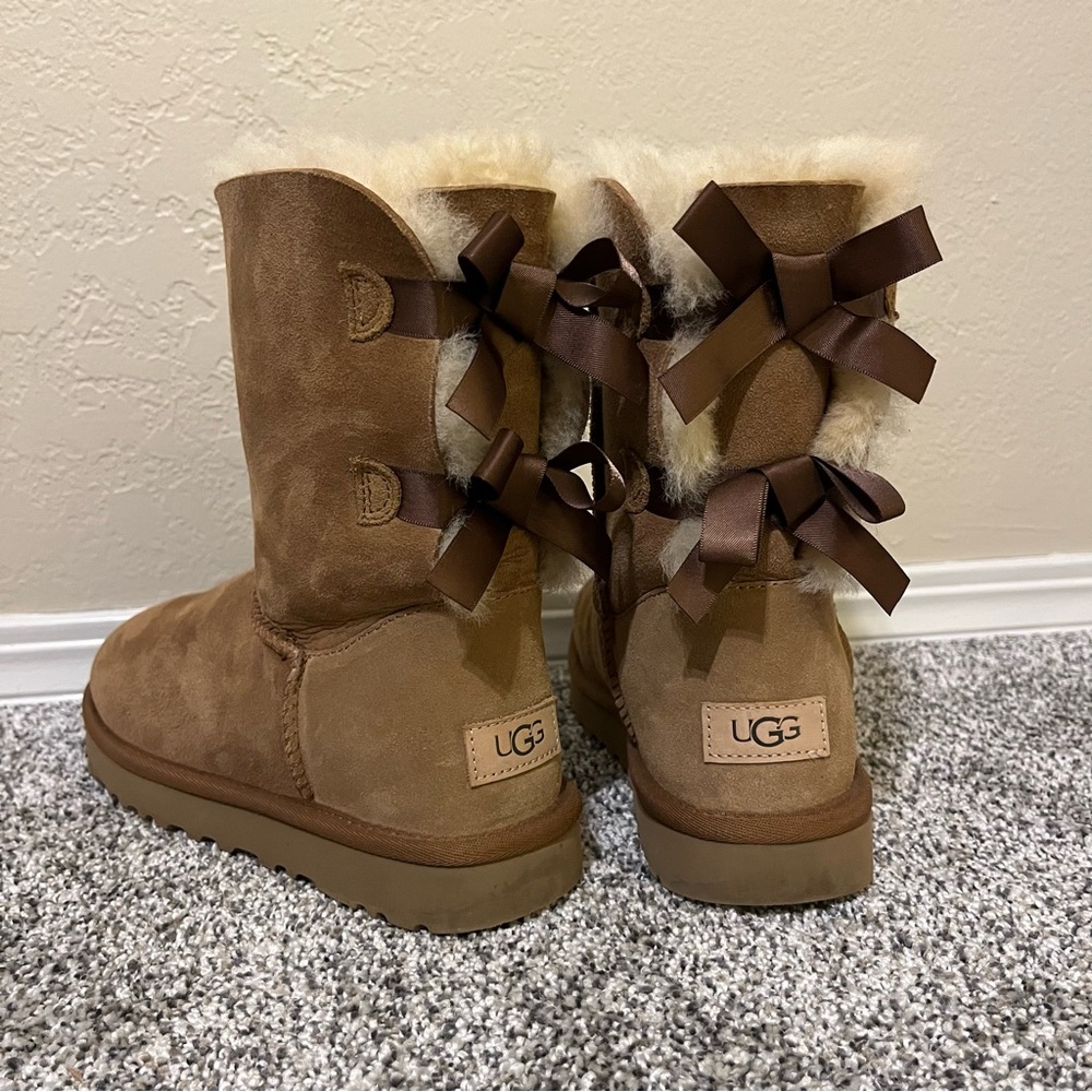 UGG Bailey Bow II - Chestnut